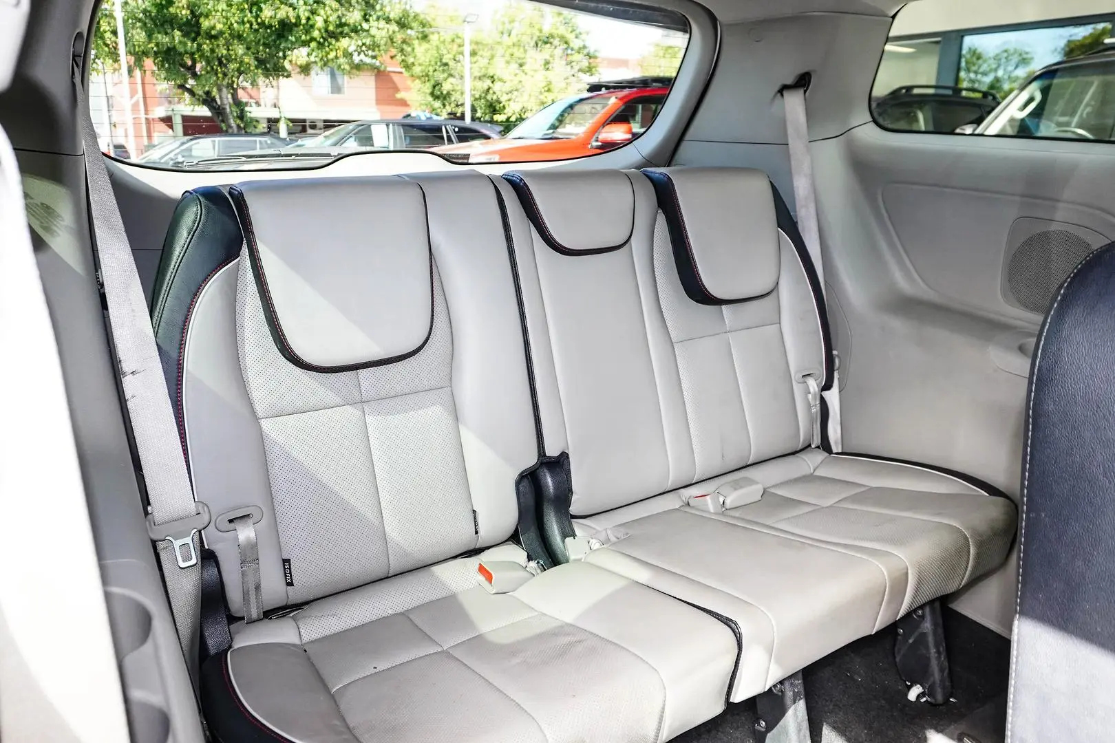 2018 Kia Carnival Gallery Image 9