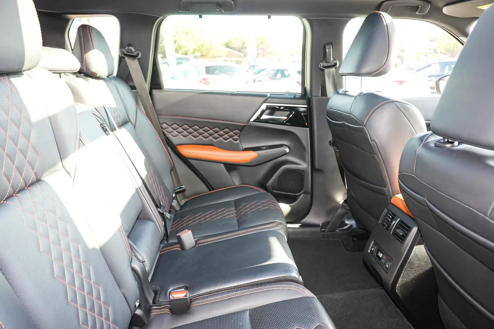 2021 Mitsubishi Outlander Gallery Image 15