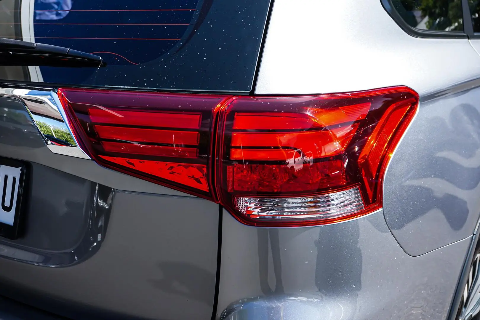 2019 Mitsubishi Outlander Gallery Image 12