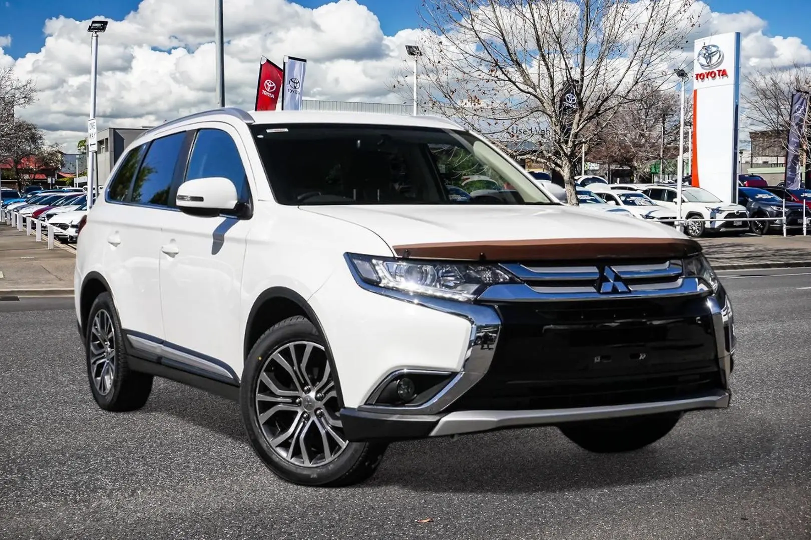 2016 Mitsubishi Outlander Gallery Image 1