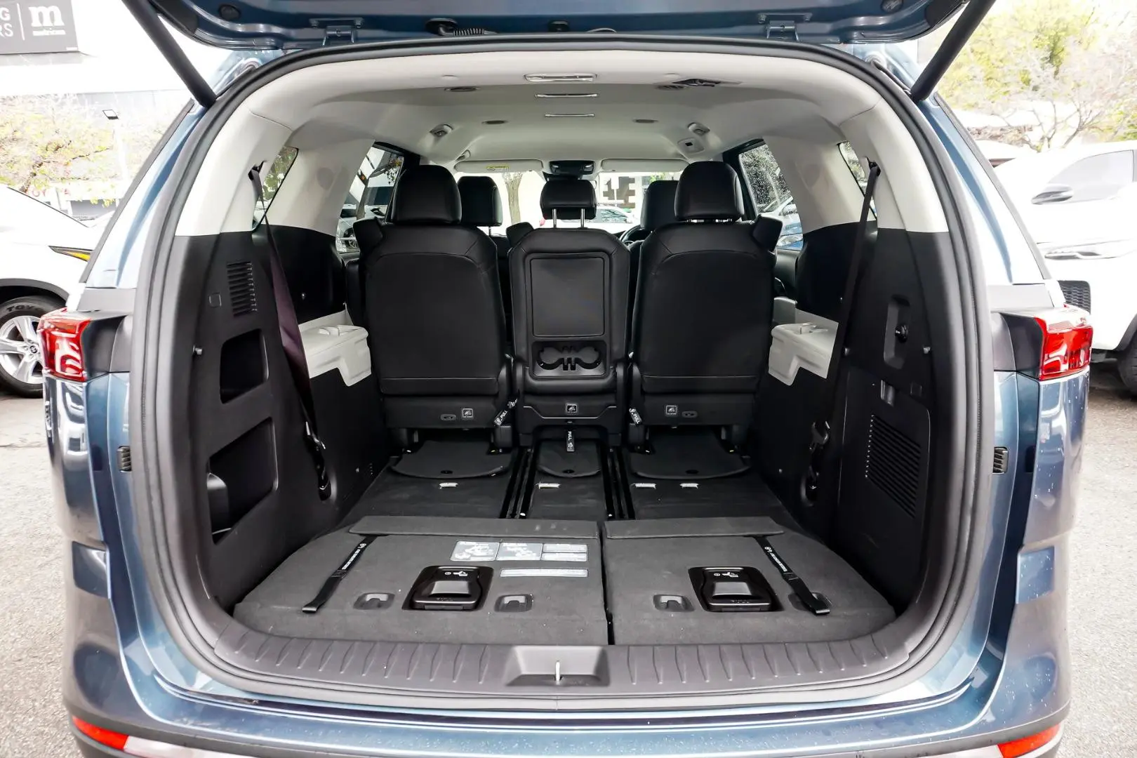 2021 Kia Carnival Gallery Image 9