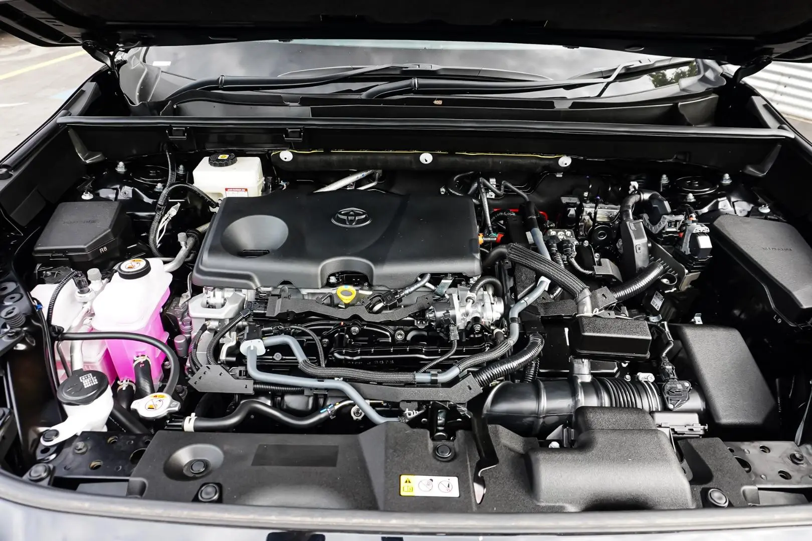 2025 Toyota RAV4 Gallery Image 25