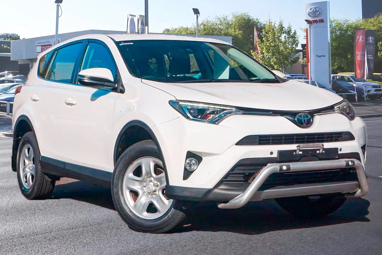 2018 Toyota RAV4 Gallery Image 1