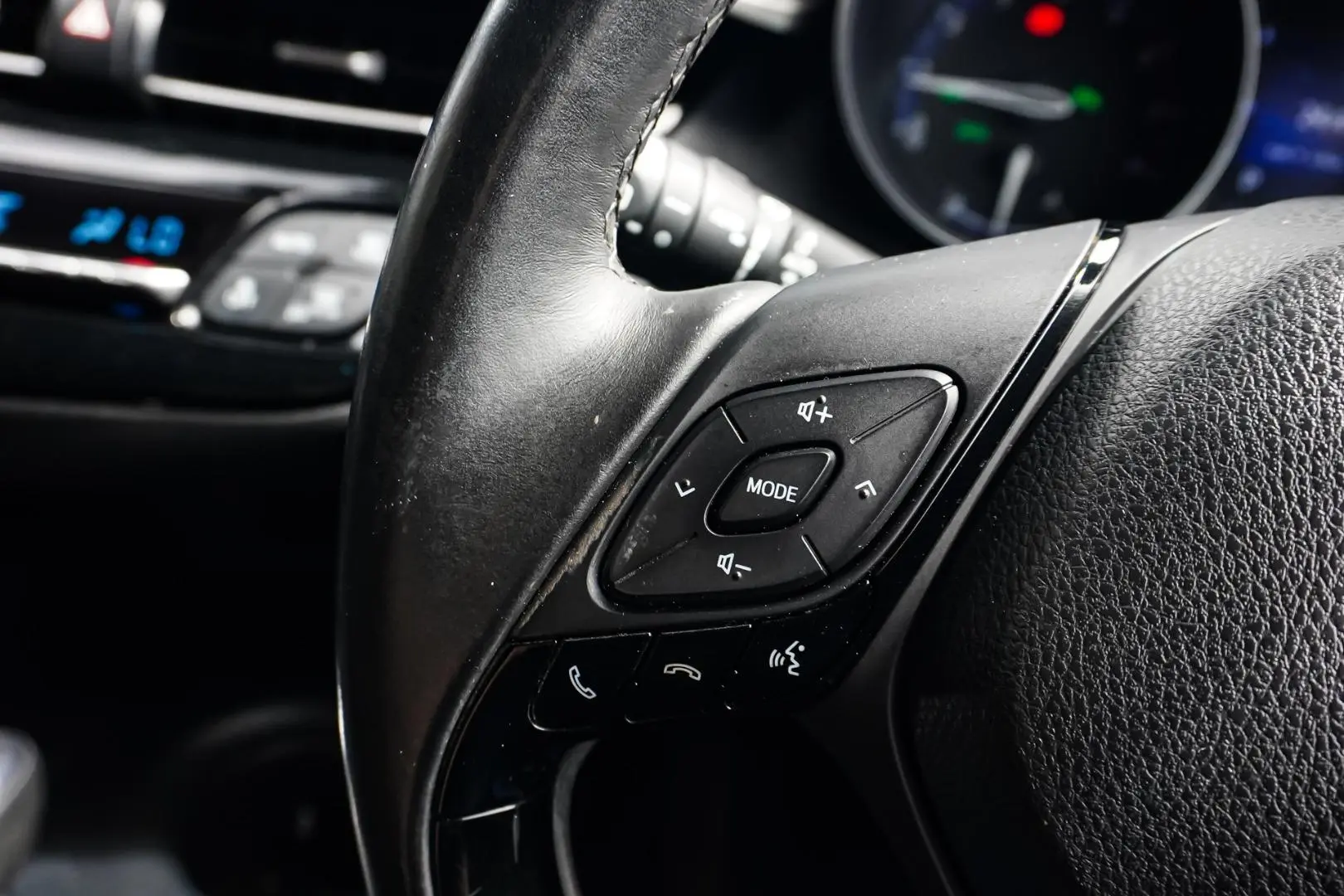 2017 Toyota C-HR Gallery Image 20