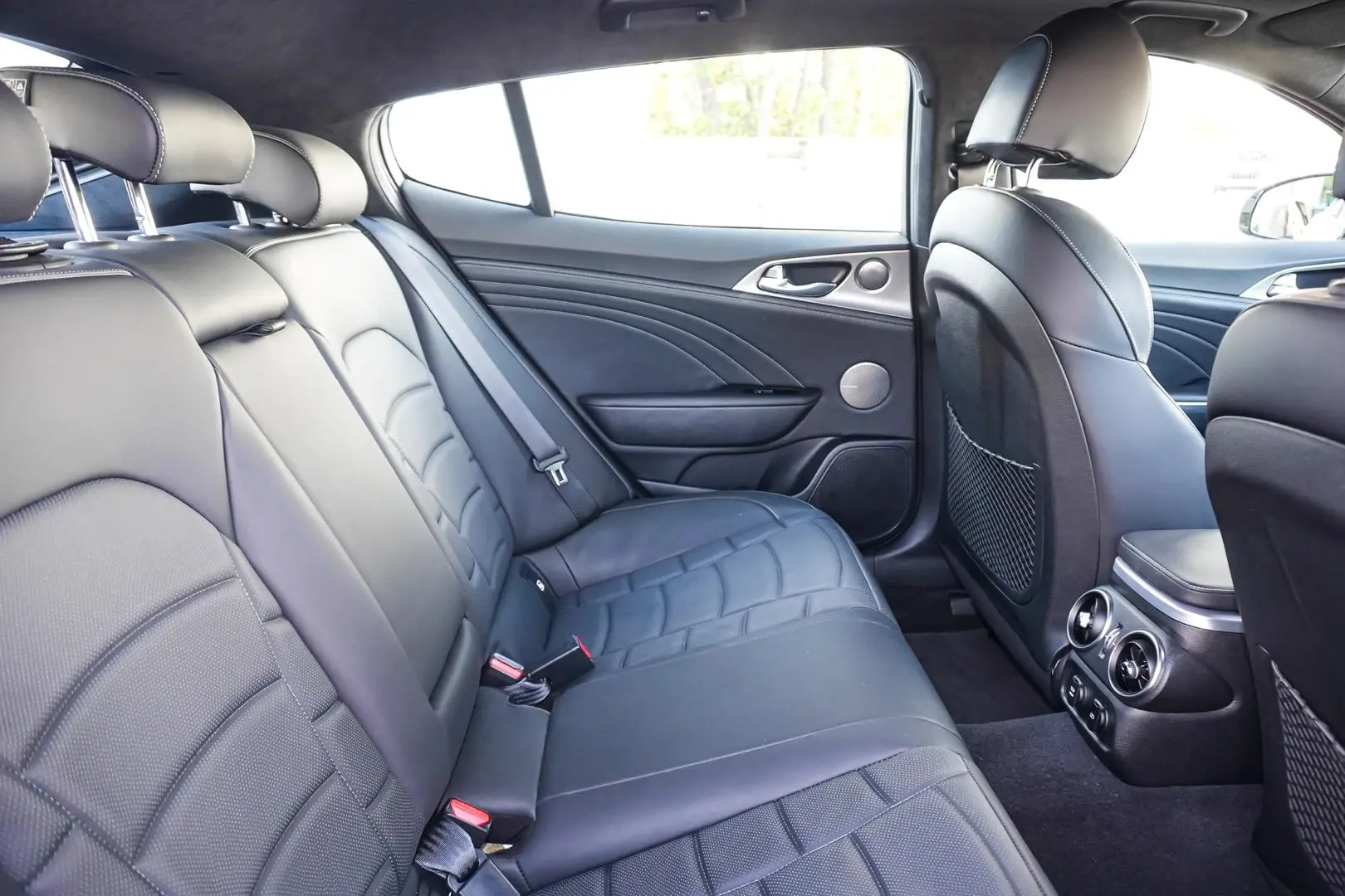 2022 Kia Stinger Gallery Image 9