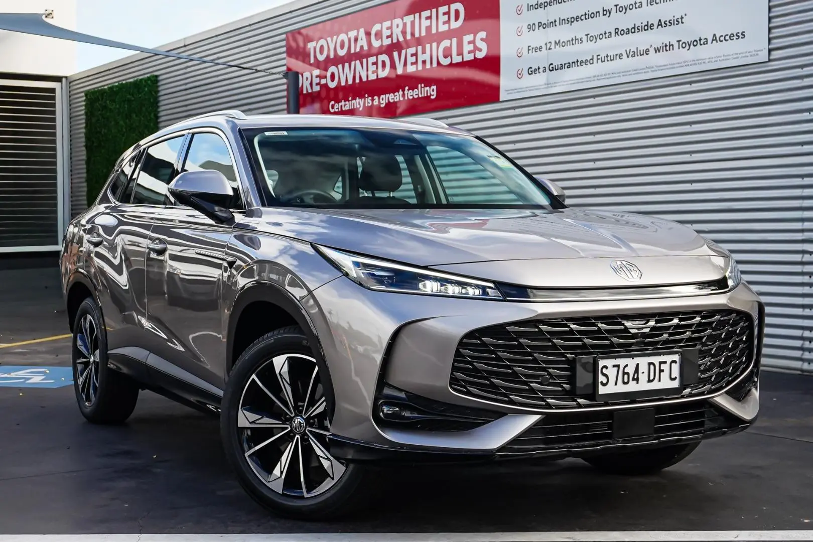 2024 MG HS Gallery Image 2