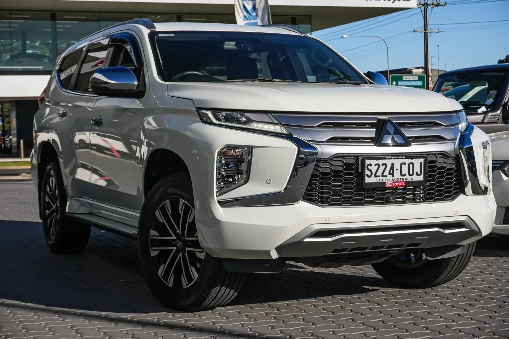 2022 Mitsubishi Pajero Sport Gallery Image 2