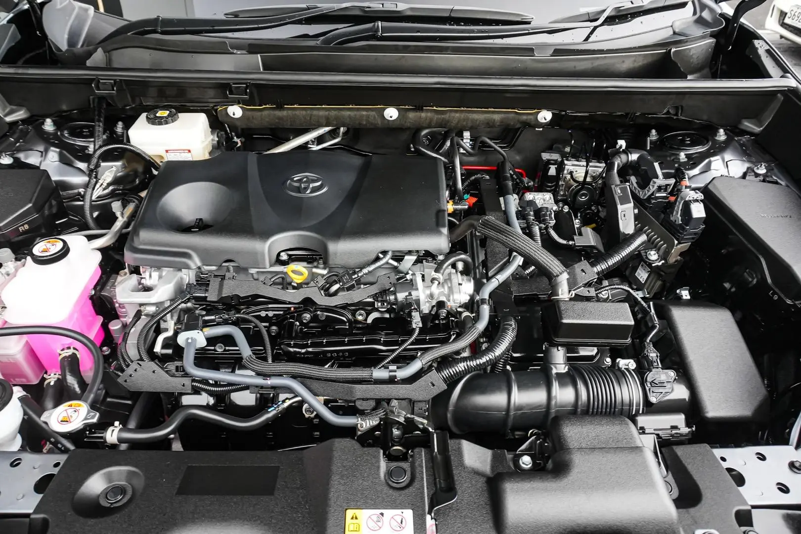 2024 Toyota RAV4 Gallery Image 25