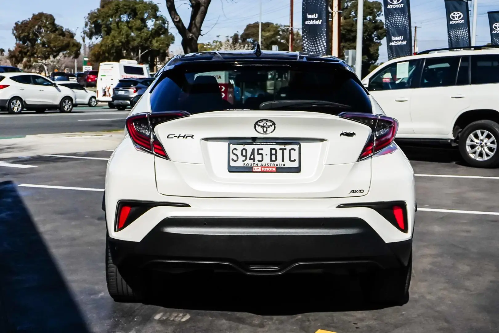2017 Toyota C-HR Gallery Image 6