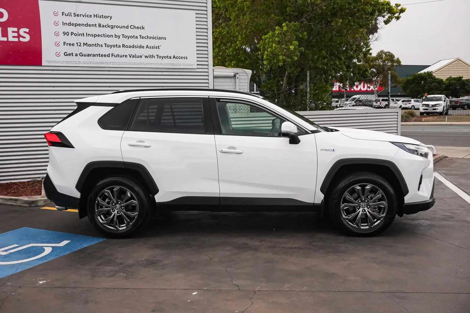 2022 Toyota RAV4 Gallery Image 4