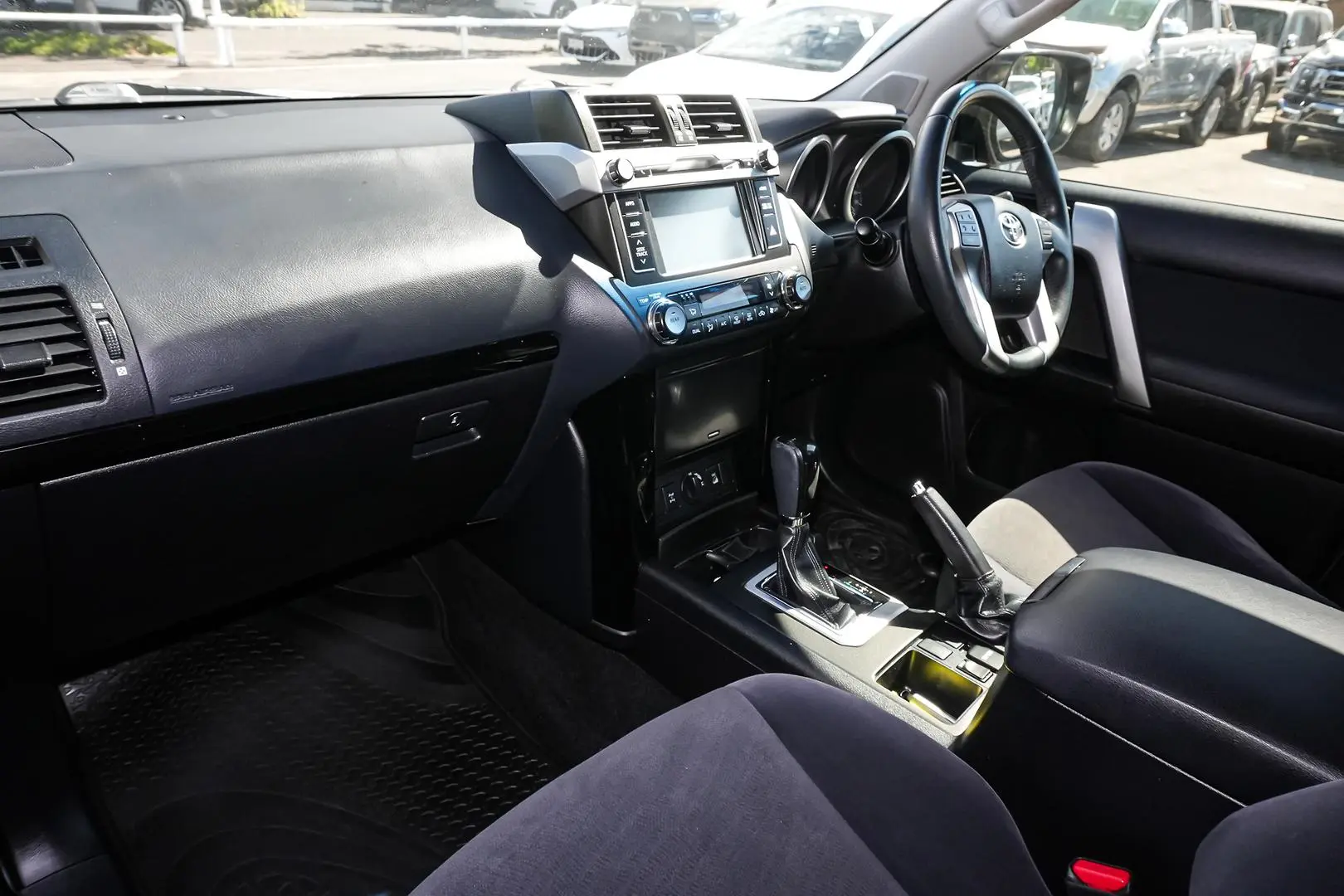 2016 Toyota Landcruiser Prado Gallery Image 11