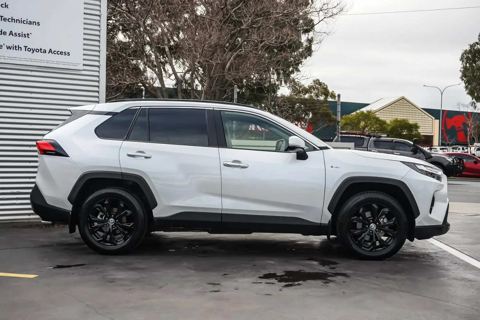 2025 Toyota RAV4 Gallery Image 4