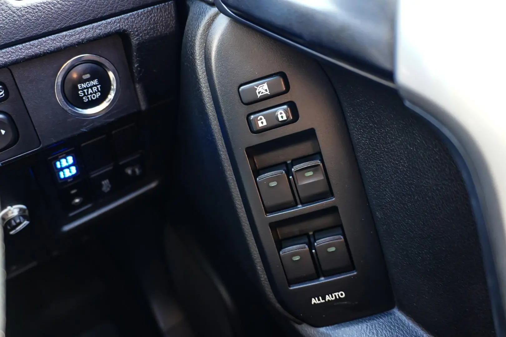 2013 Toyota Landcruiser Prado Gallery Image 21