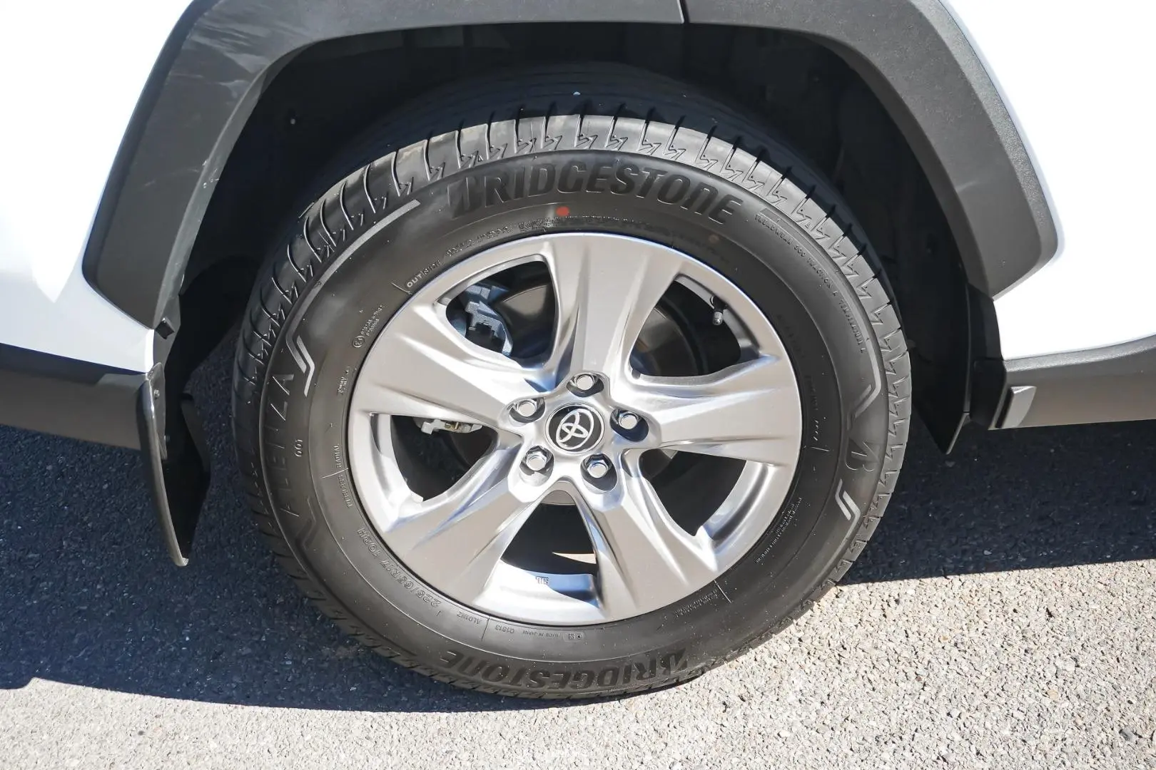 2024 Toyota RAV4 Gallery Image 17