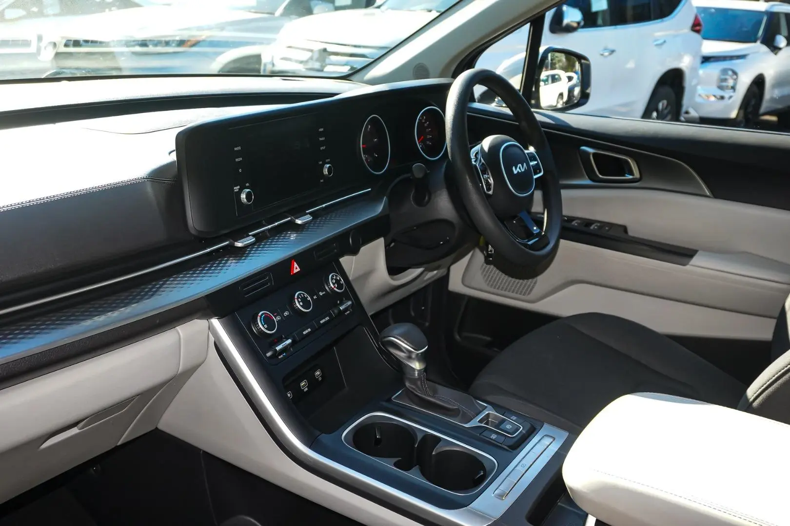 2022 Kia Carnival Gallery Image 11