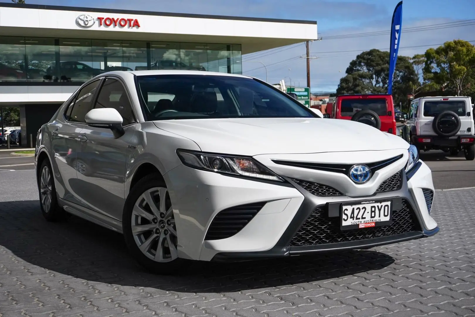2019 Toyota Camry Gallery Image 2