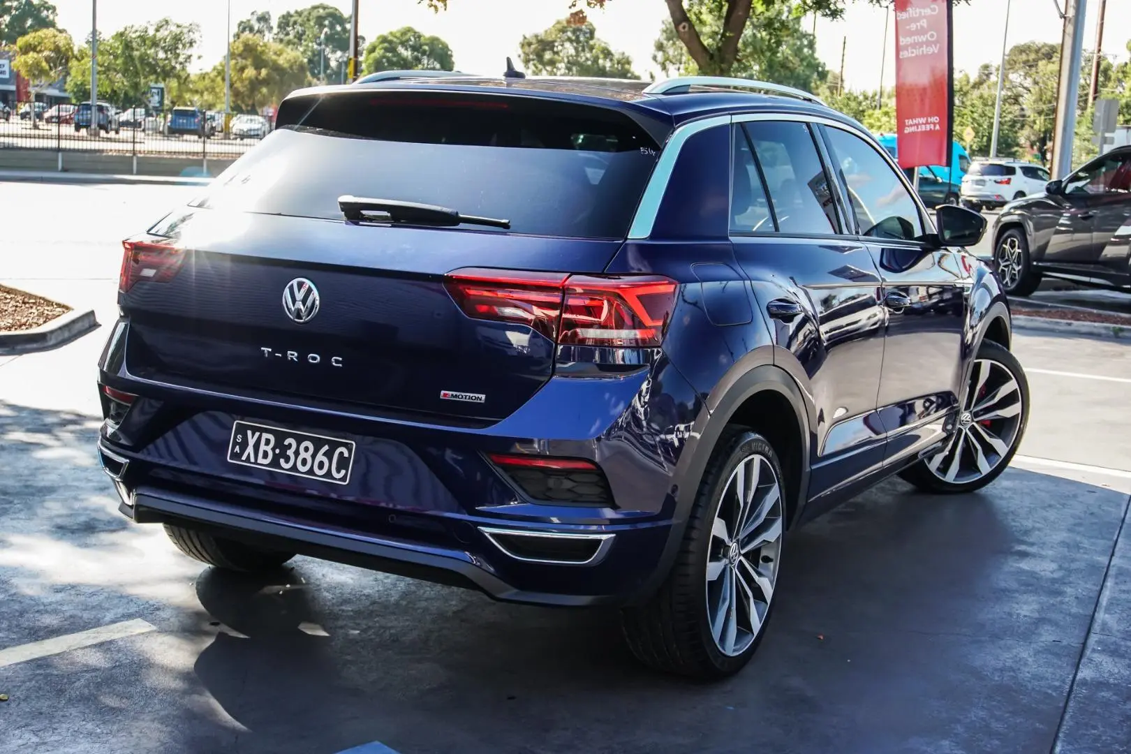 2020 Volkswagen T-Roc Gallery Image 2