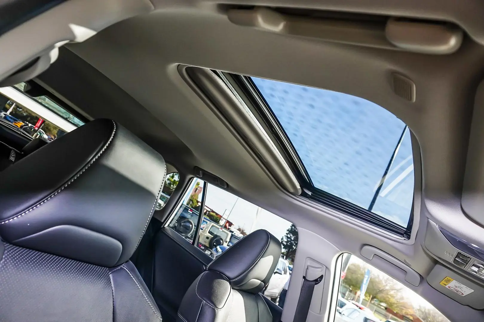 2024 Toyota RAV4 Gallery Image 7