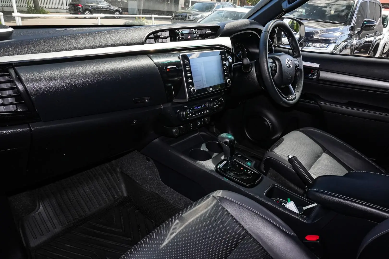 2022 Toyota Hilux Gallery Image 9