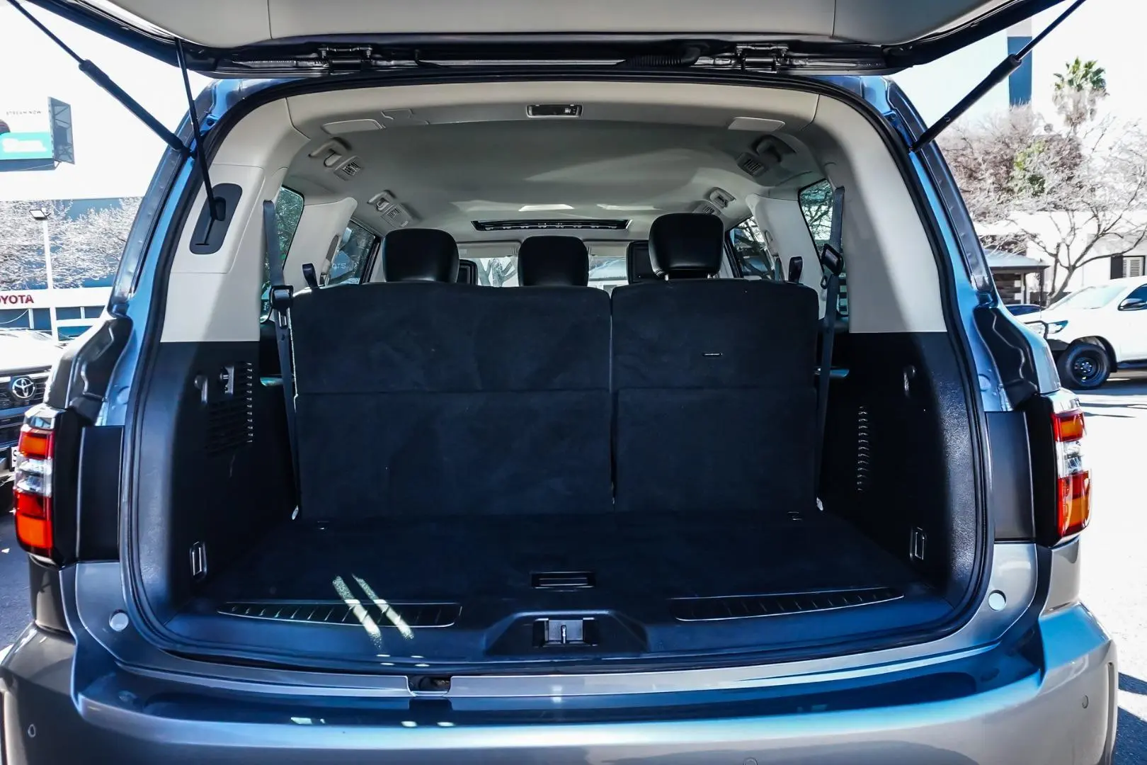 2022 Nissan Patrol Gallery Image 11
