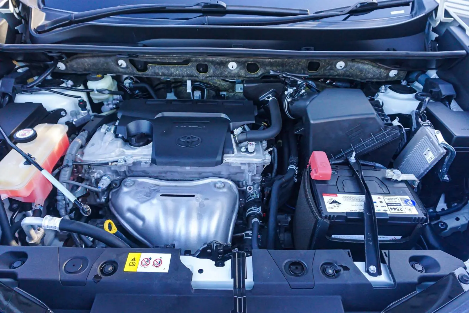 2017 Toyota RAV4 Gallery Image 24