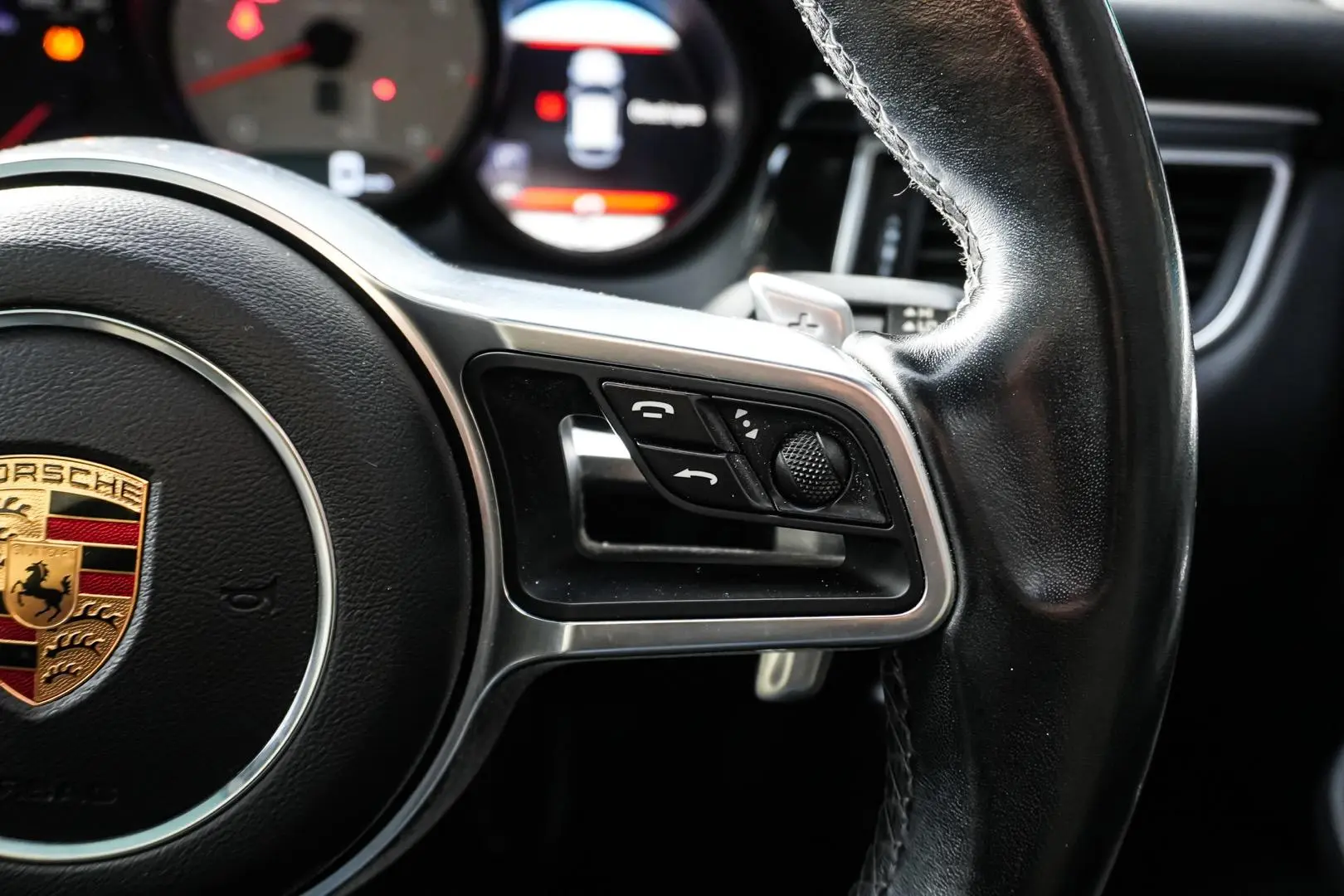 2018 Porsche Macan Gallery Image 19