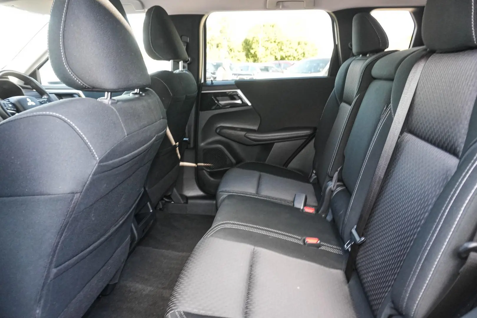 2024 Mitsubishi Outlander Gallery Image 8