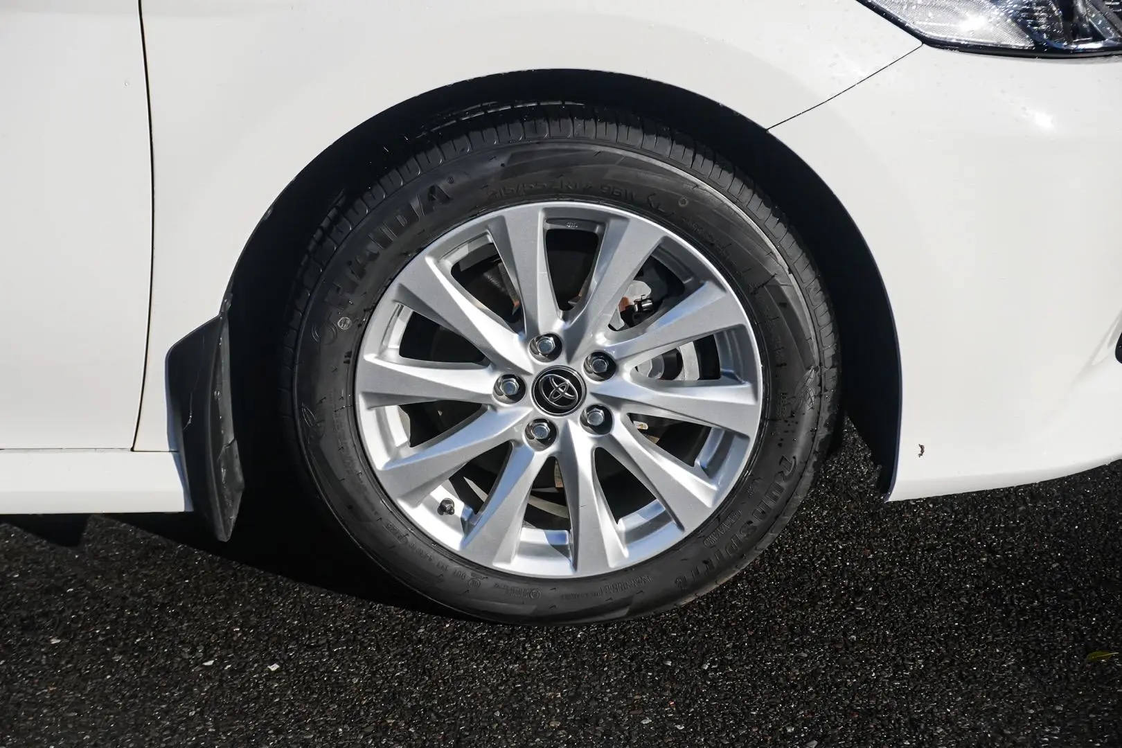 2019 Toyota Camry Gallery Image 13