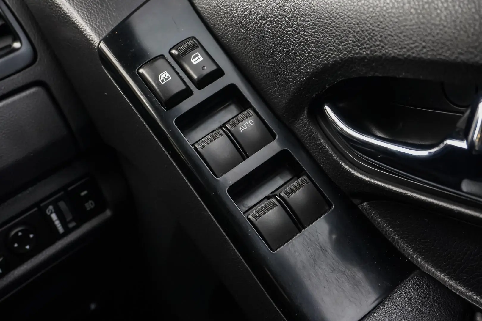 2018 Isuzu D-MAX Gallery Image 23