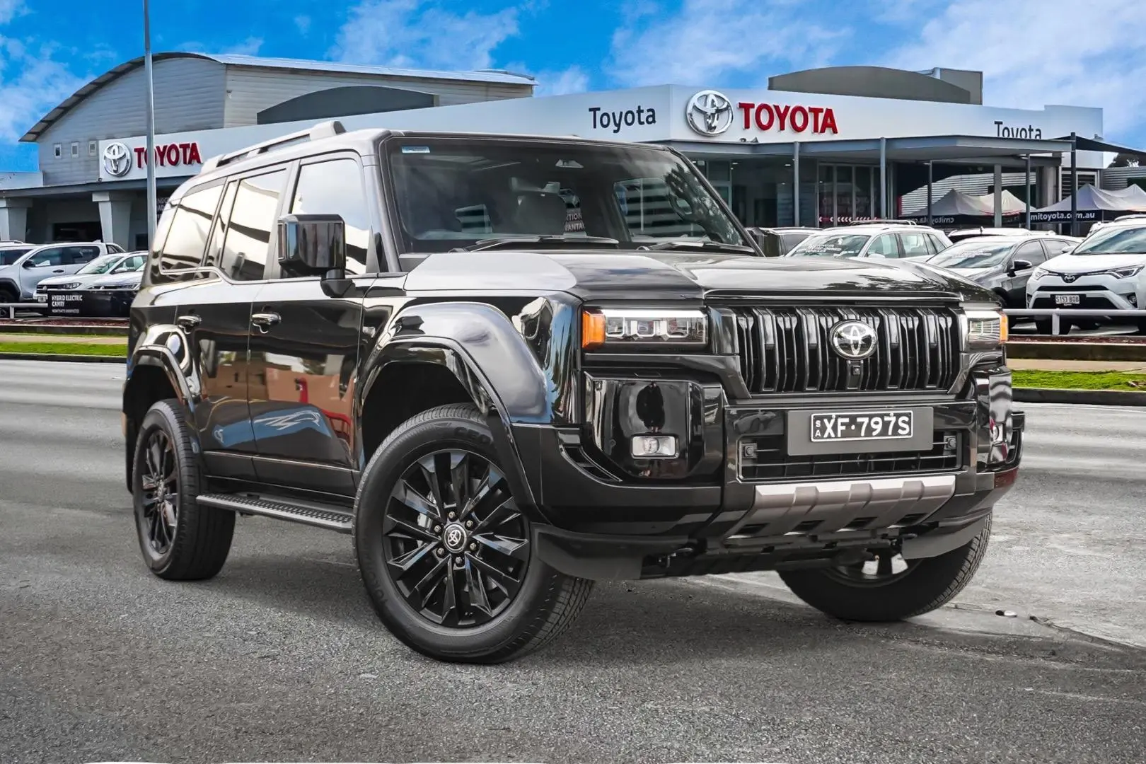 2025 Toyota Landcruiser Prado Gallery Image 1
