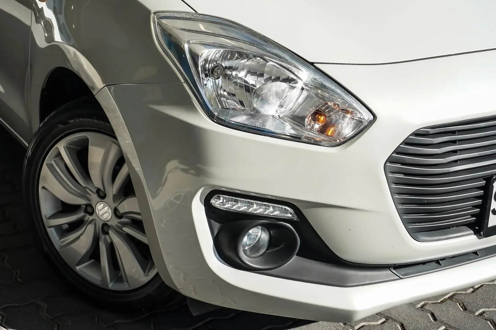 2020 Suzuki Swift Gallery Image 12