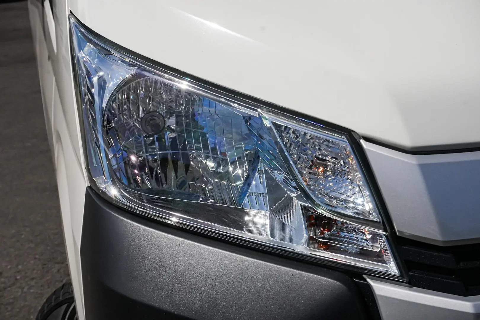 2020 Toyota Hiace Gallery Image 6