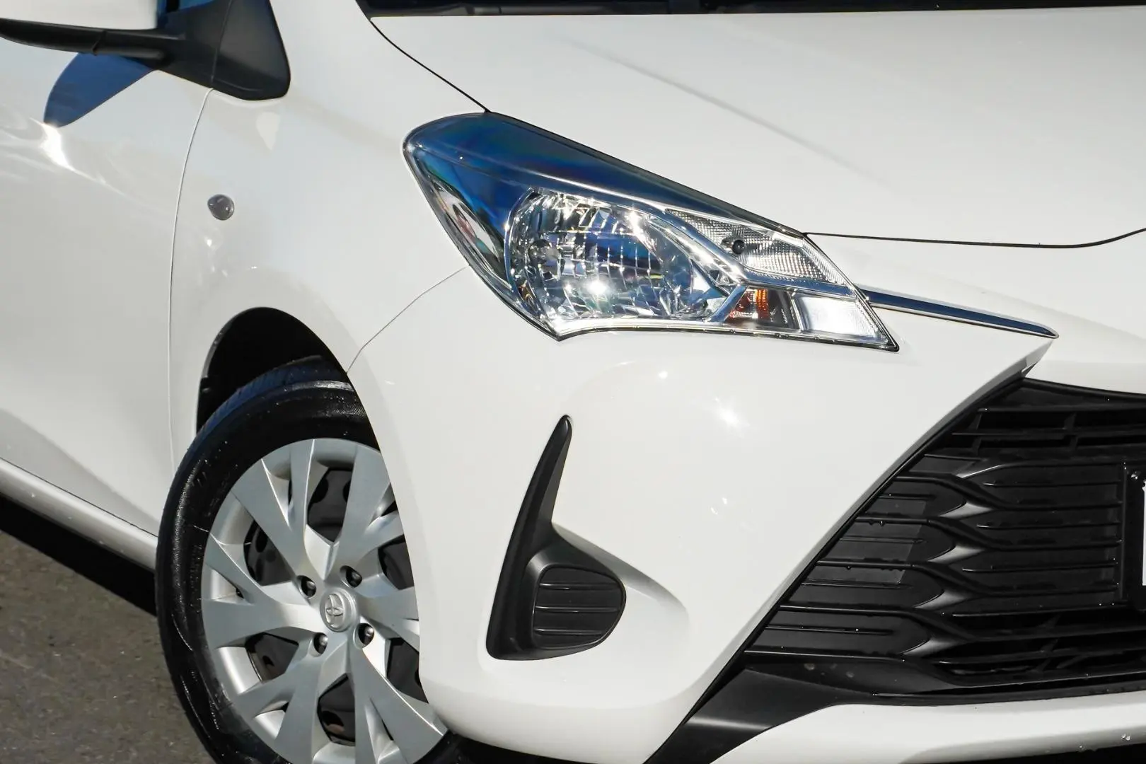 2019 Toyota Yaris Gallery Image 11