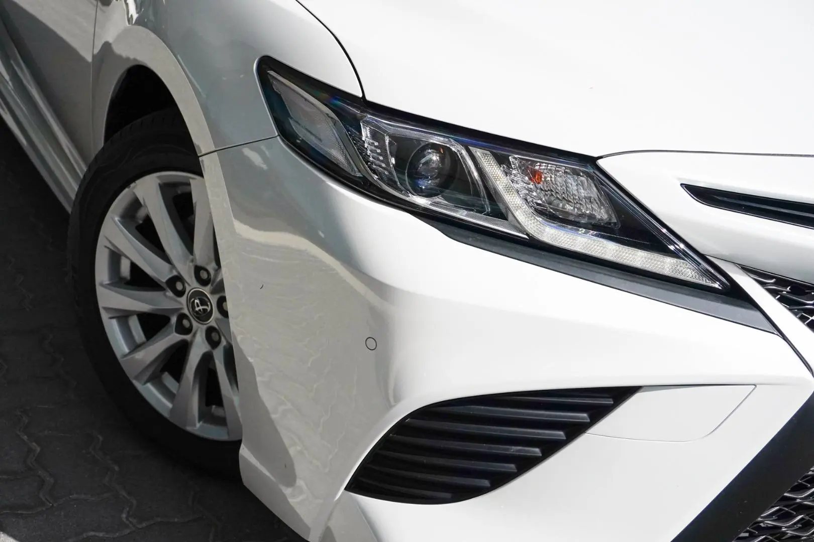 2019 Toyota Camry Gallery Image 11