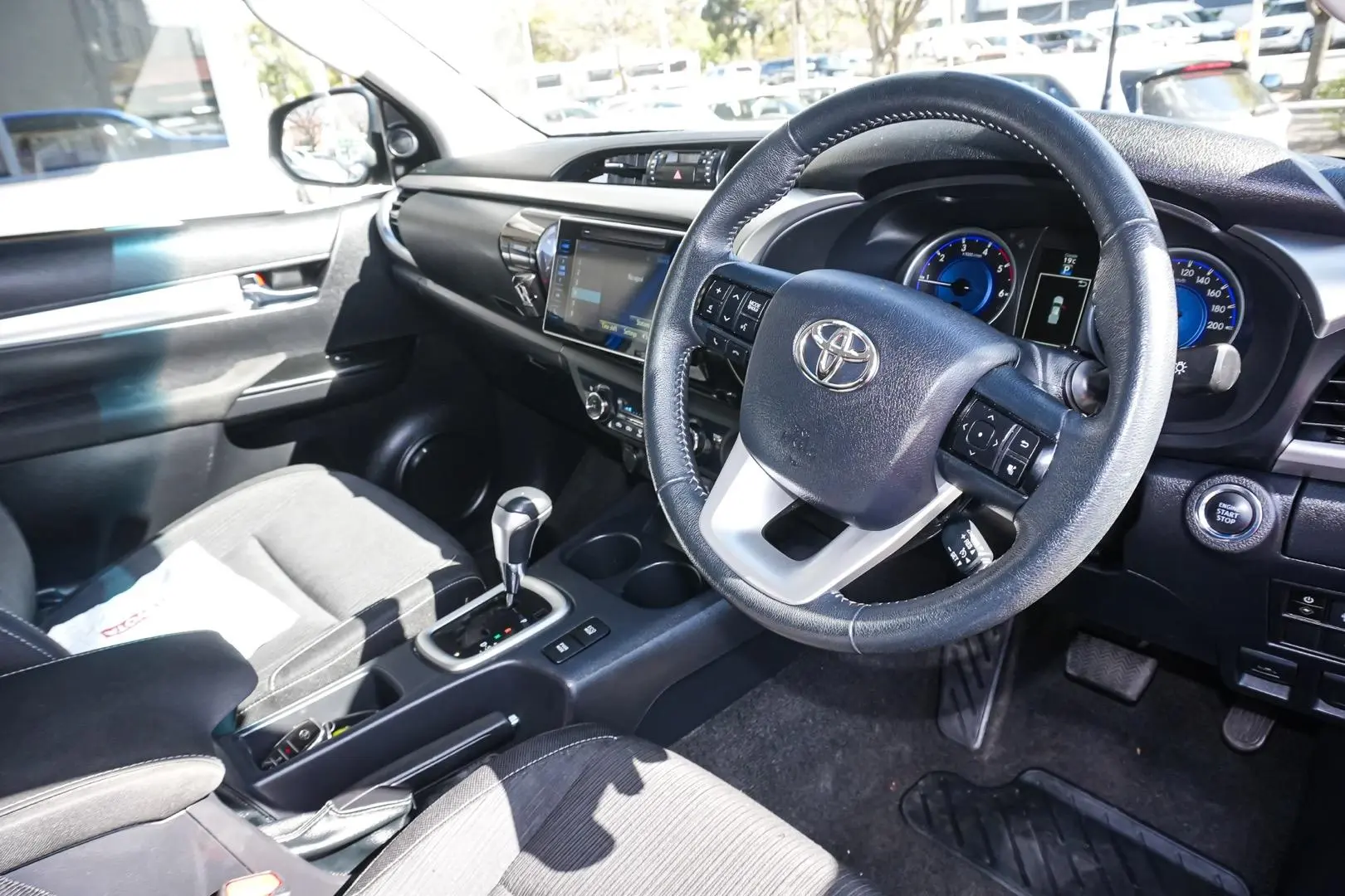 2016 Toyota Hilux Gallery Image 6