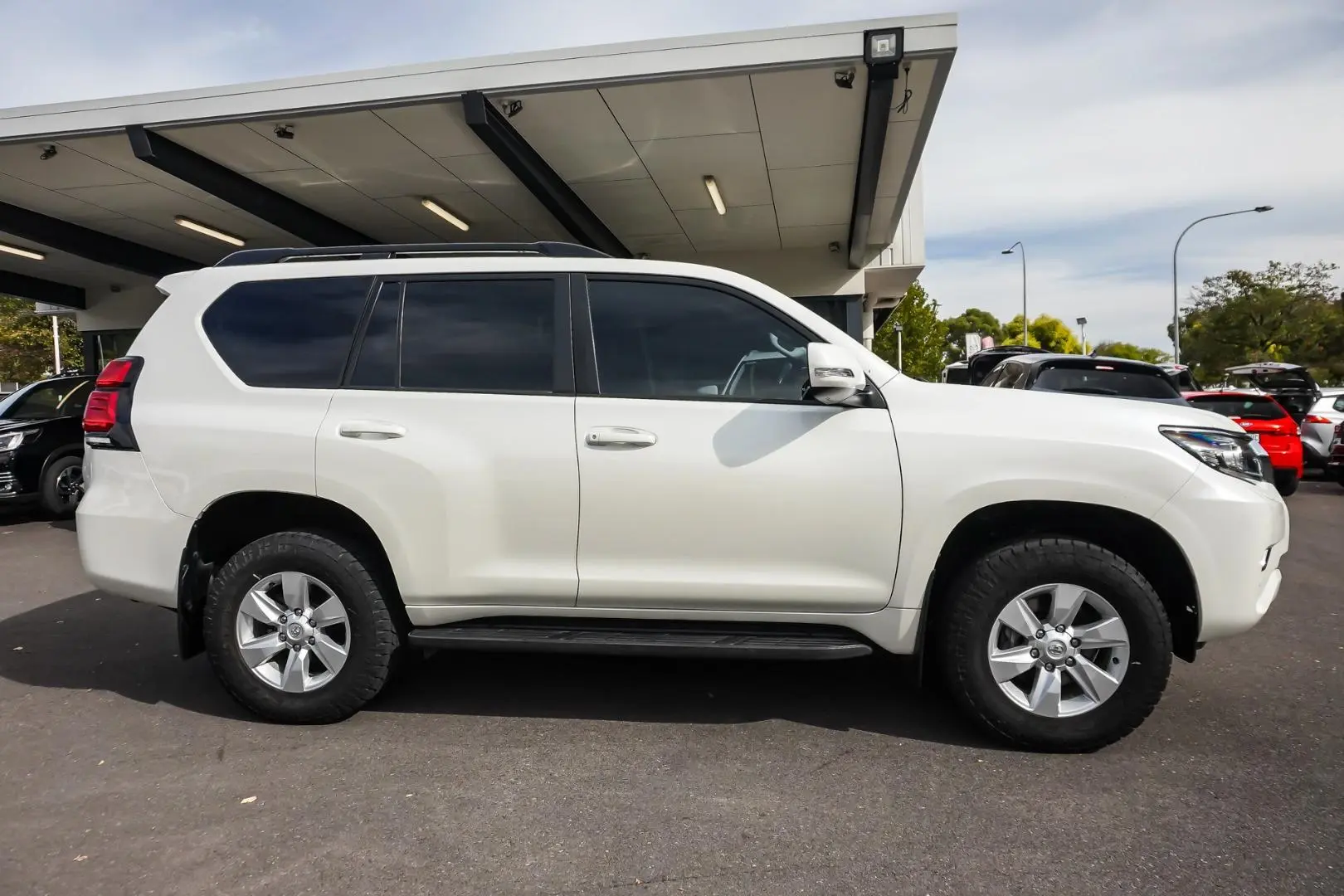 2018 Toyota Landcruiser Prado Gallery Image 4