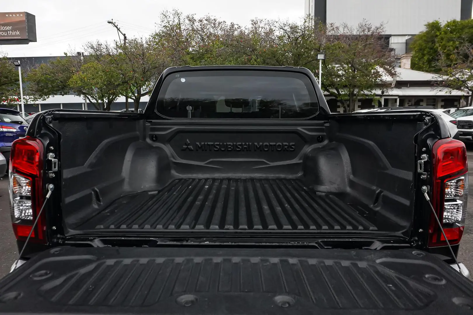 2023 Mitsubishi Triton Gallery Image 10