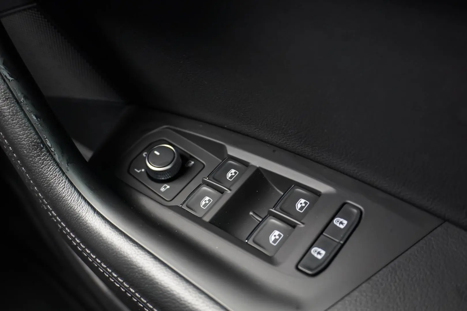 2022 Volkswagen Touareg Gallery Image 19