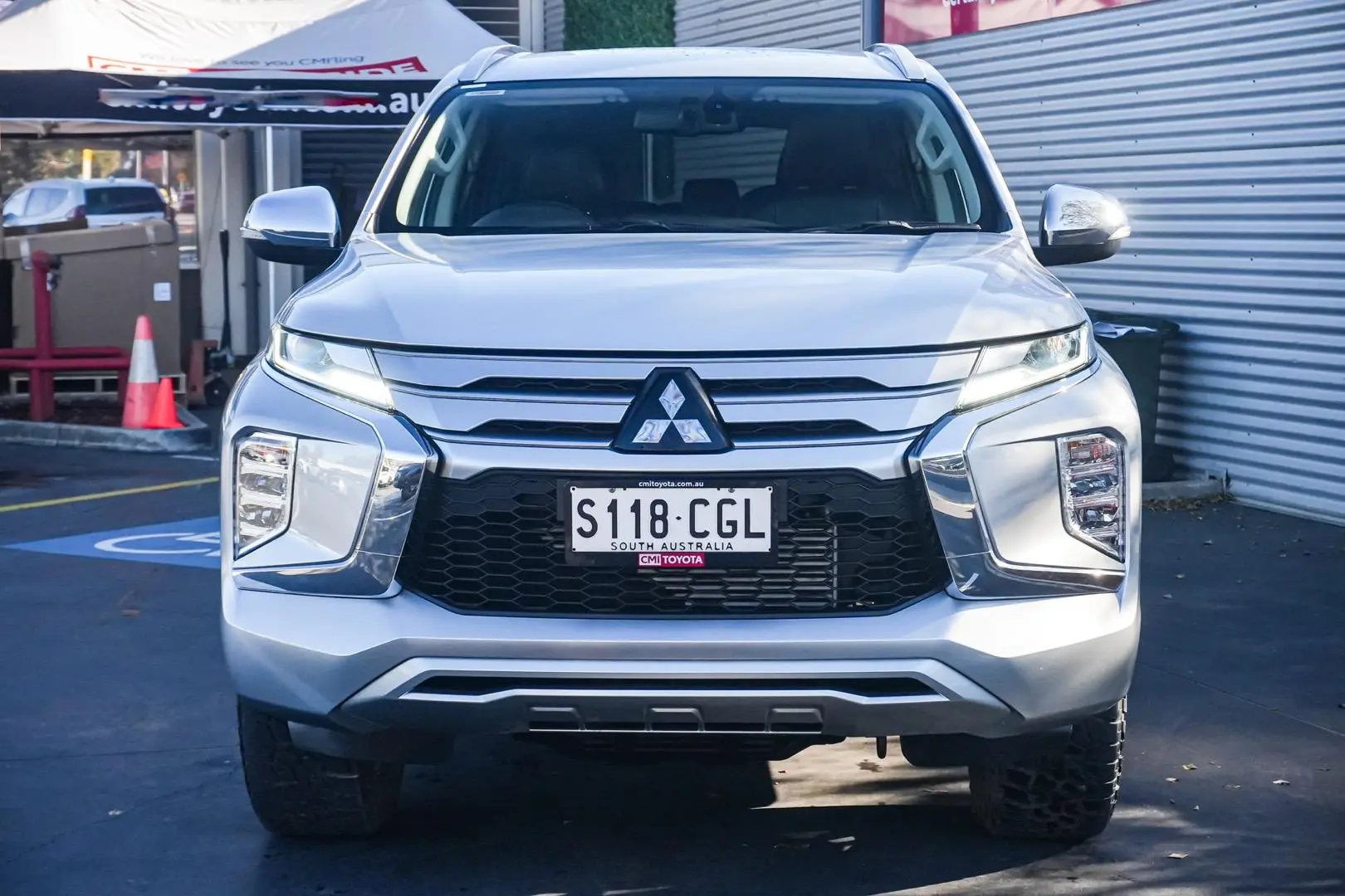 2020 Mitsubishi Pajero Sport Gallery Image 4
