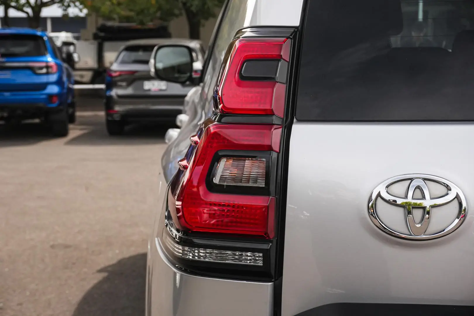 2017 Toyota Landcruiser Prado Gallery Image 8