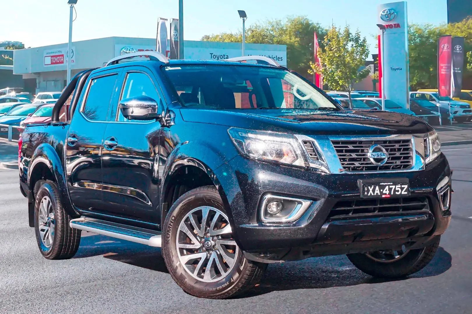 2020 Nissan Navara Gallery Image 1