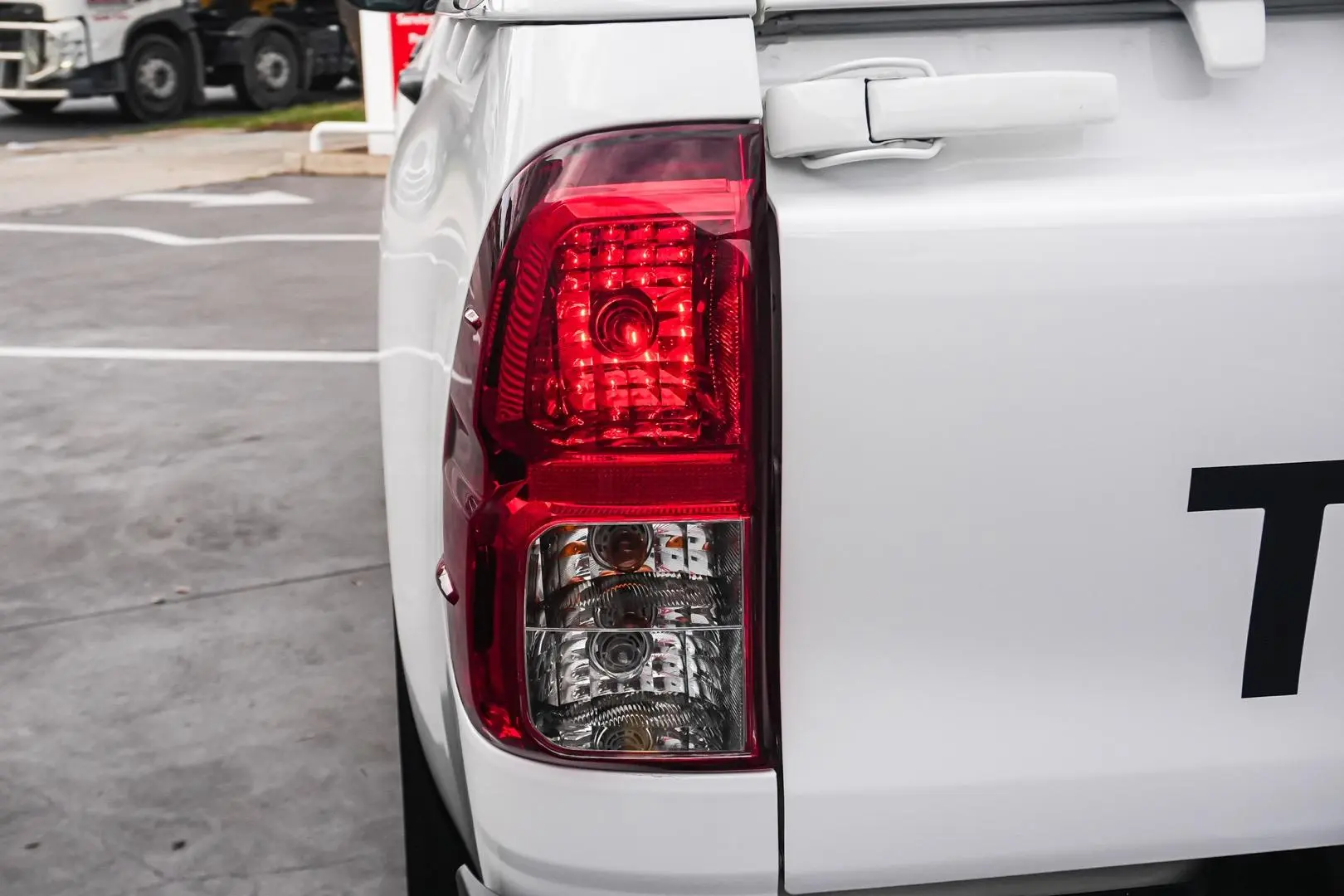 2022 Toyota Hilux Gallery Image 13