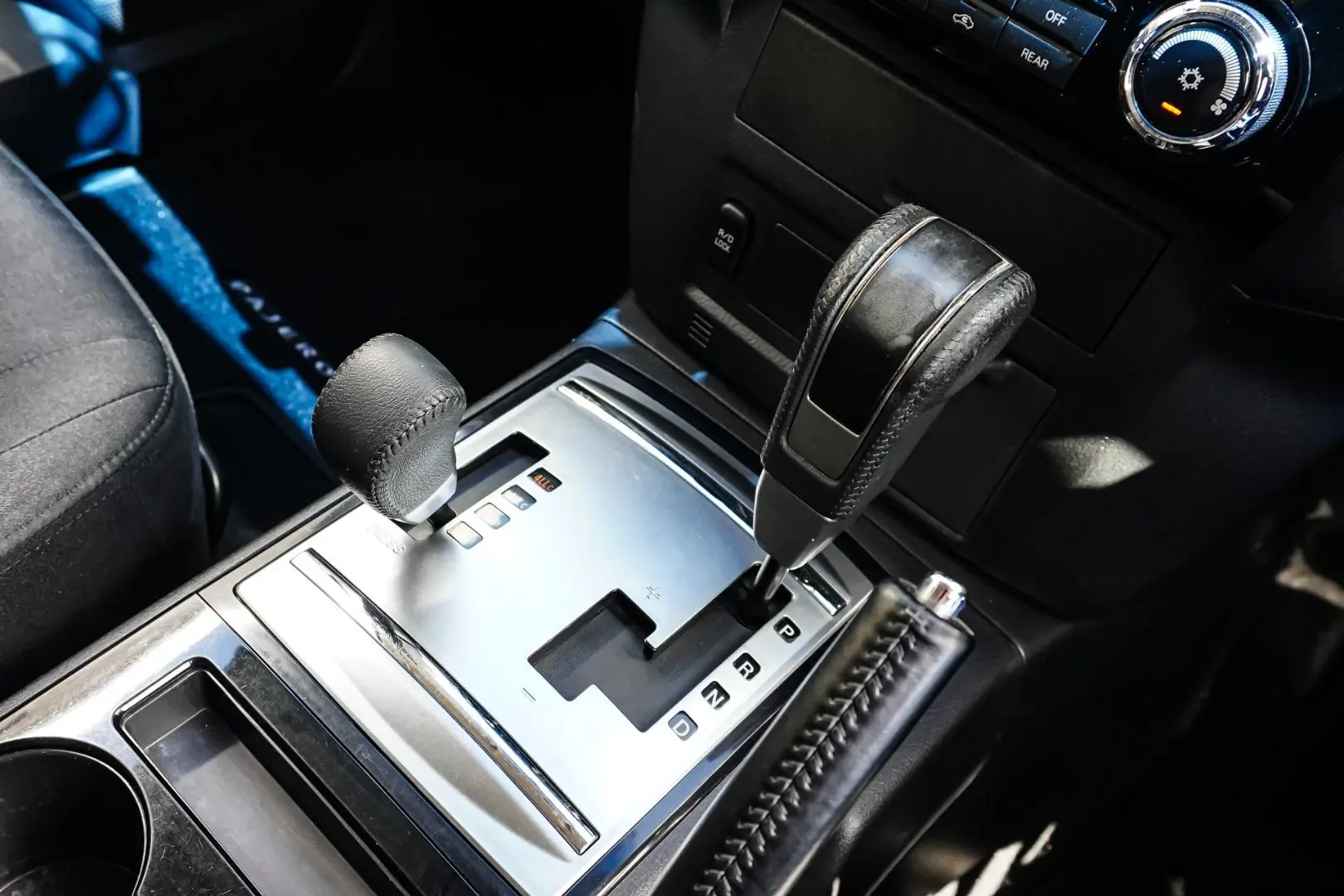 2015 Mitsubishi Pajero Gallery Image 18