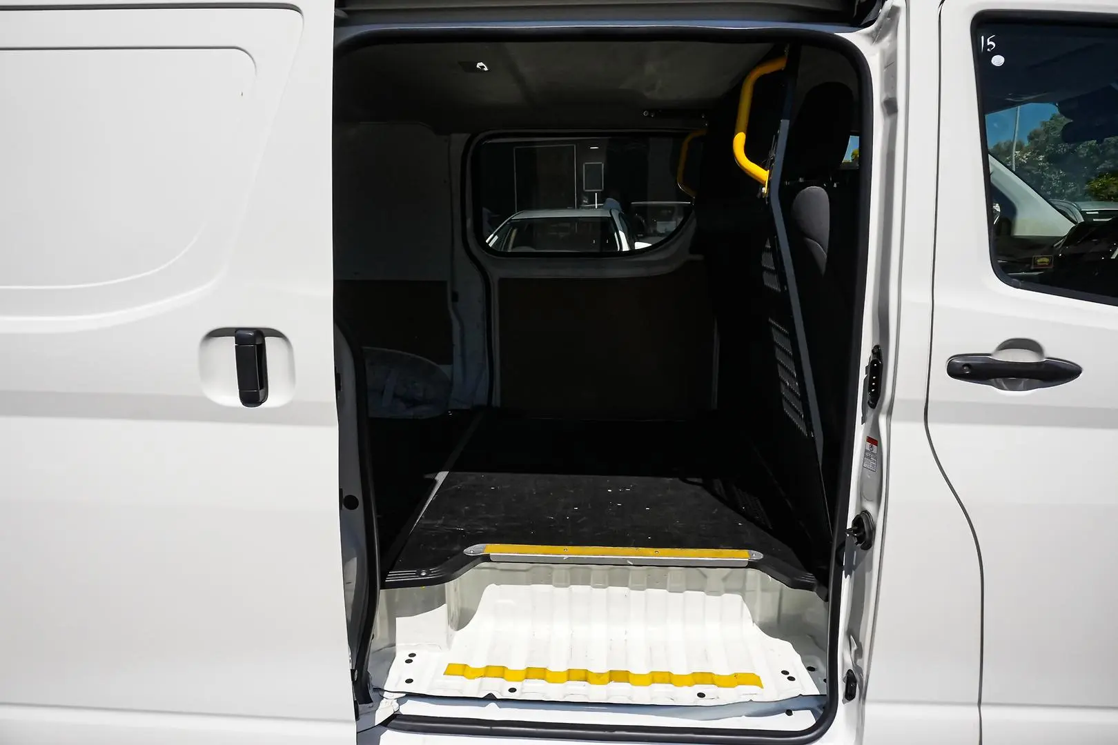 2020 Toyota Hiace Gallery Image 14