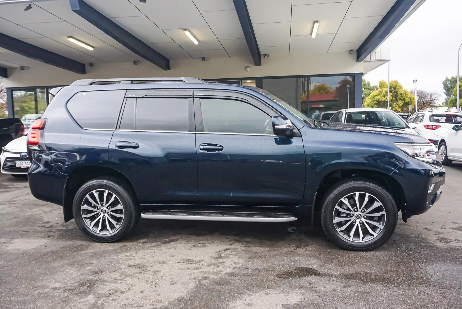 2021 Toyota Landcruiser Prado Gallery Image 4