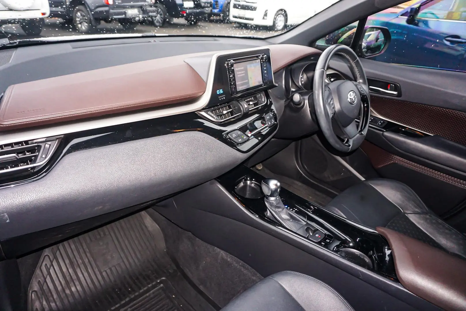 2018 Toyota C-HR Gallery Image 9