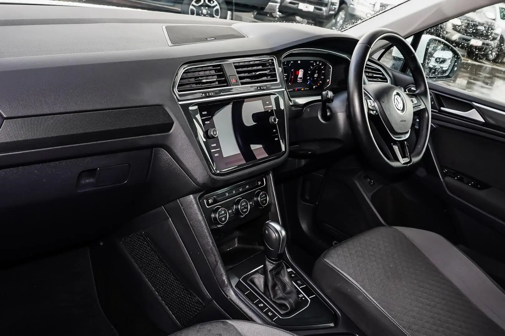 2019 Volkswagen Tiguan Gallery Image 10