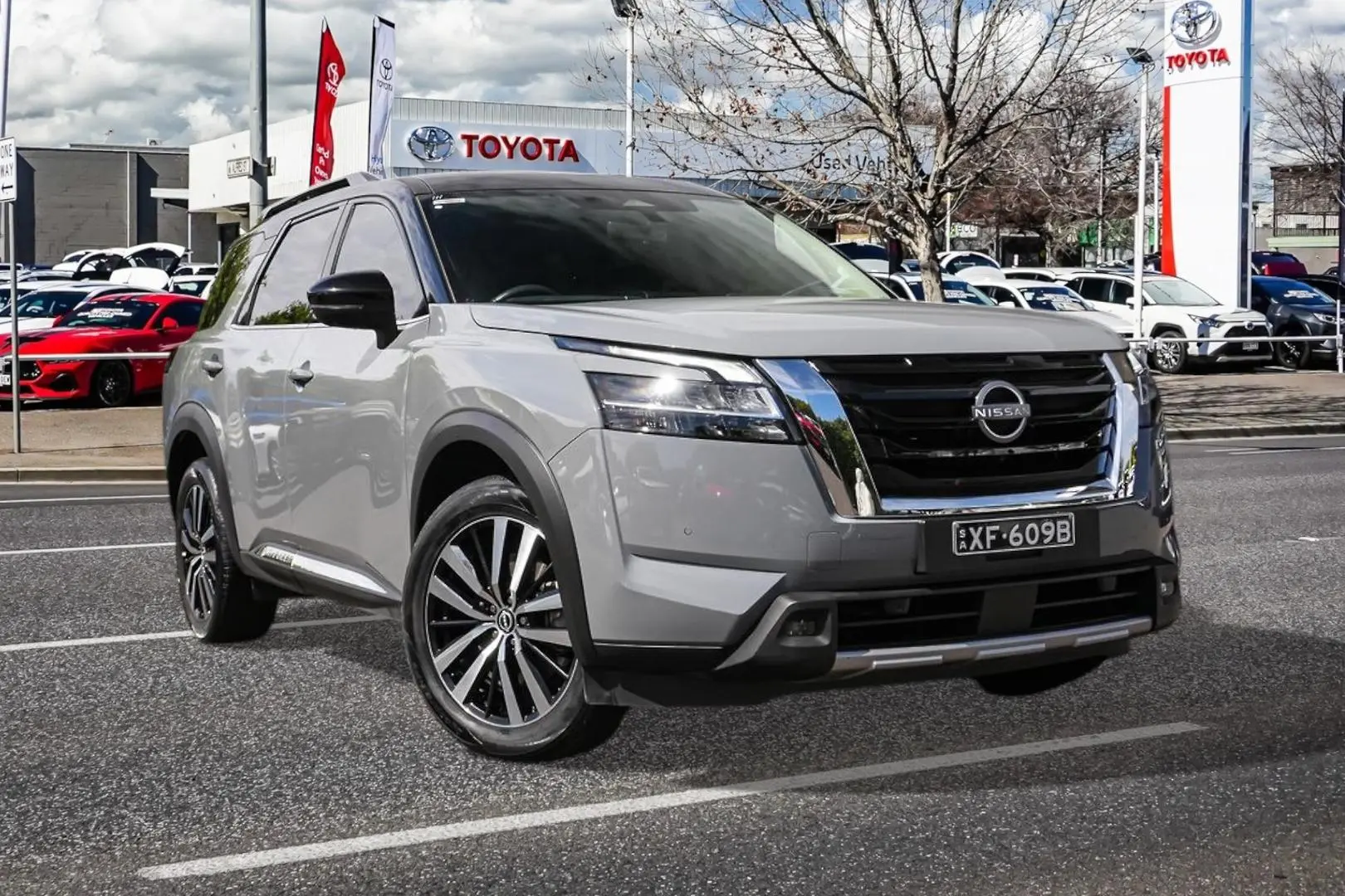 2023 Nissan Pathfinder Gallery Image 1