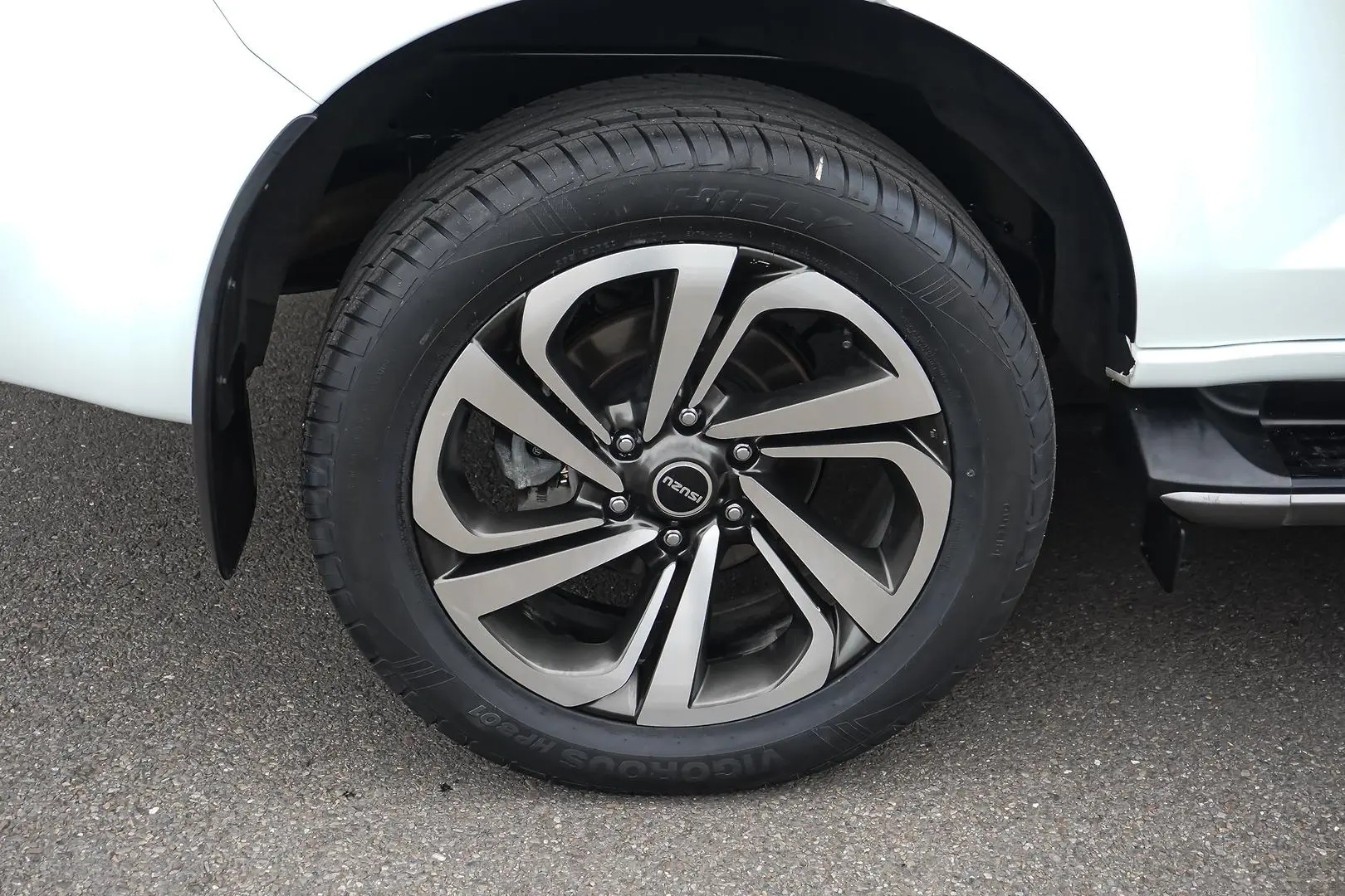 2022 Isuzu MU-X Gallery Image 18