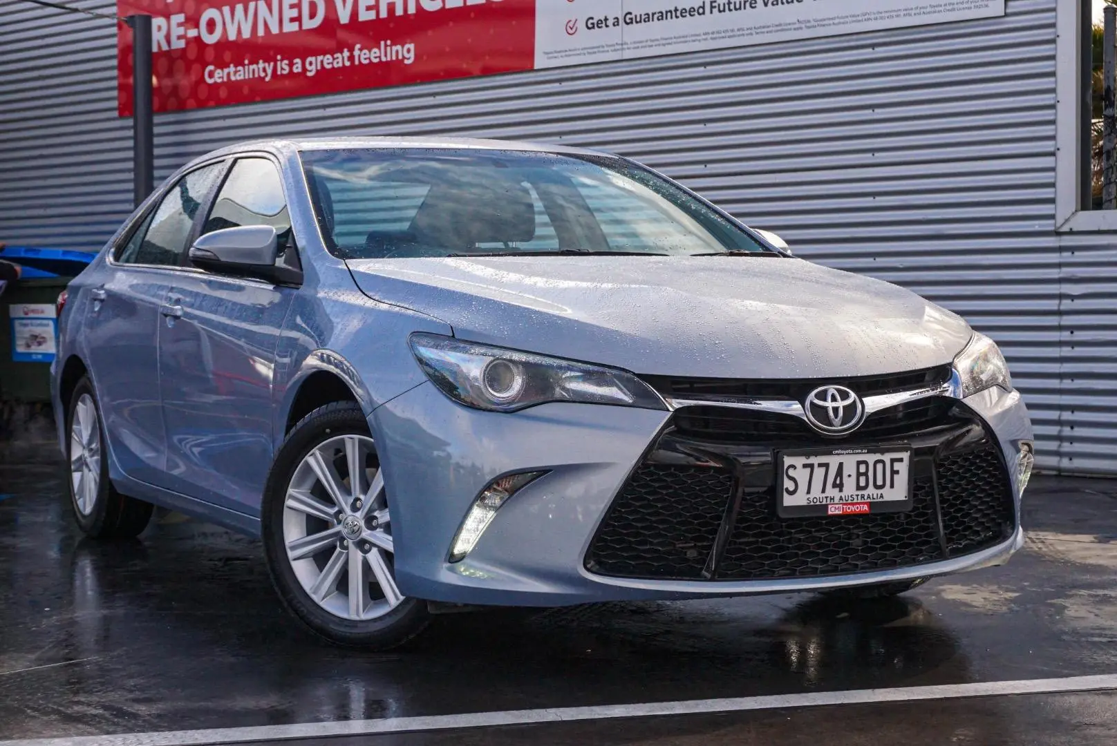 2015 Toyota Camry Gallery Image 2